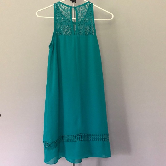 By & By Sleeves Flowing Dress in Turquoise Size Small - Picture 2 of 10